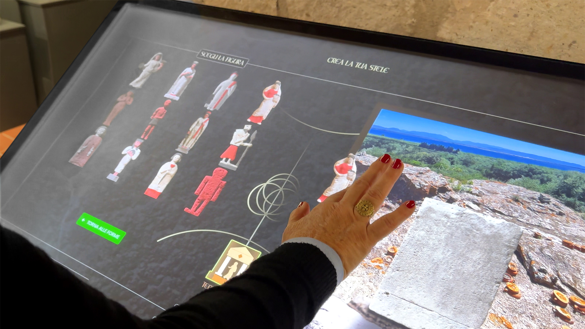 Tavolo touch interattivo per museo con applicazione digitale Crea la tua stele